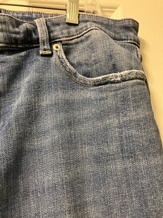 Lucky Brand Women's Straight Jeans in Light Blue Wash - Picture 4 of 10